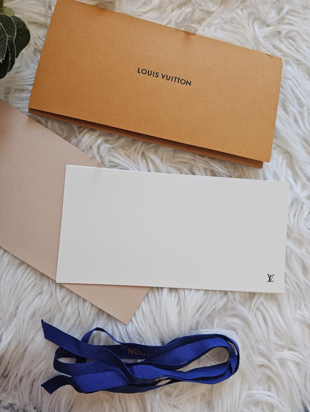 Louis Vuitton Gift Envelope, Card & Ribbon Set - Picture 3 of 11